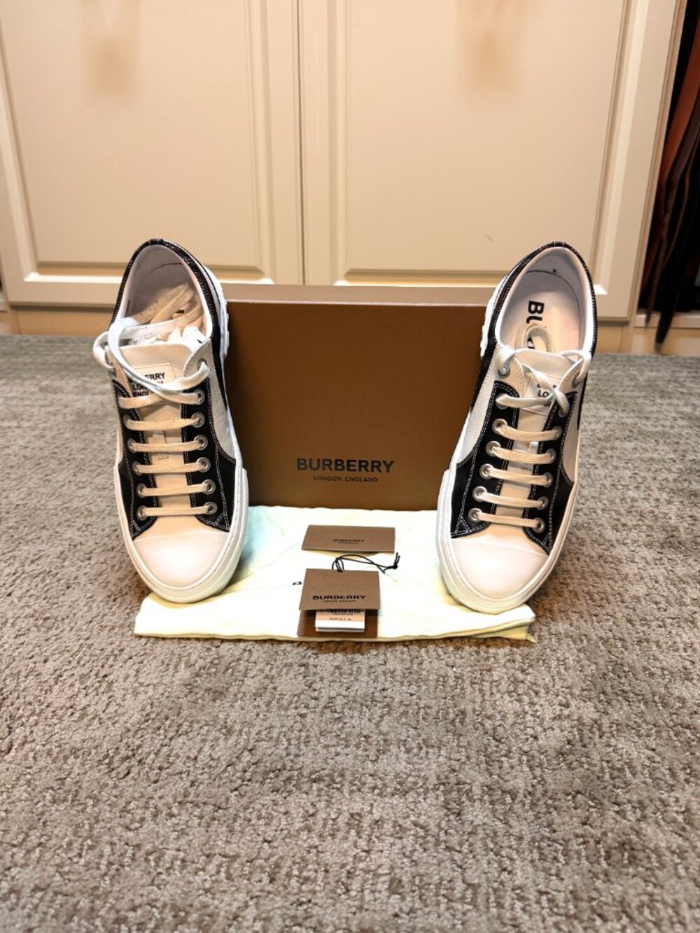 Burberry Low Top Sneaker - Rubber Sole - Size 44 - Picture 11 of 15